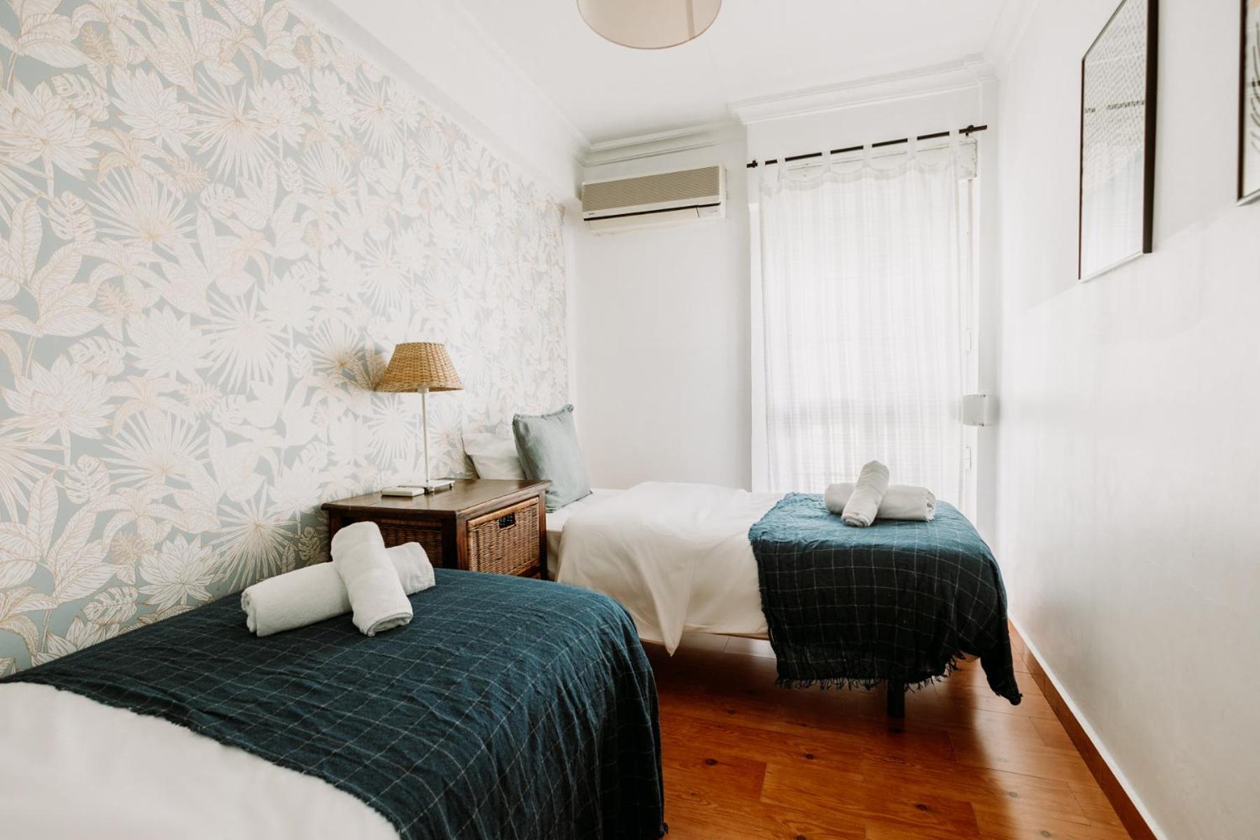 Spacious Central Apartment — Photos 2