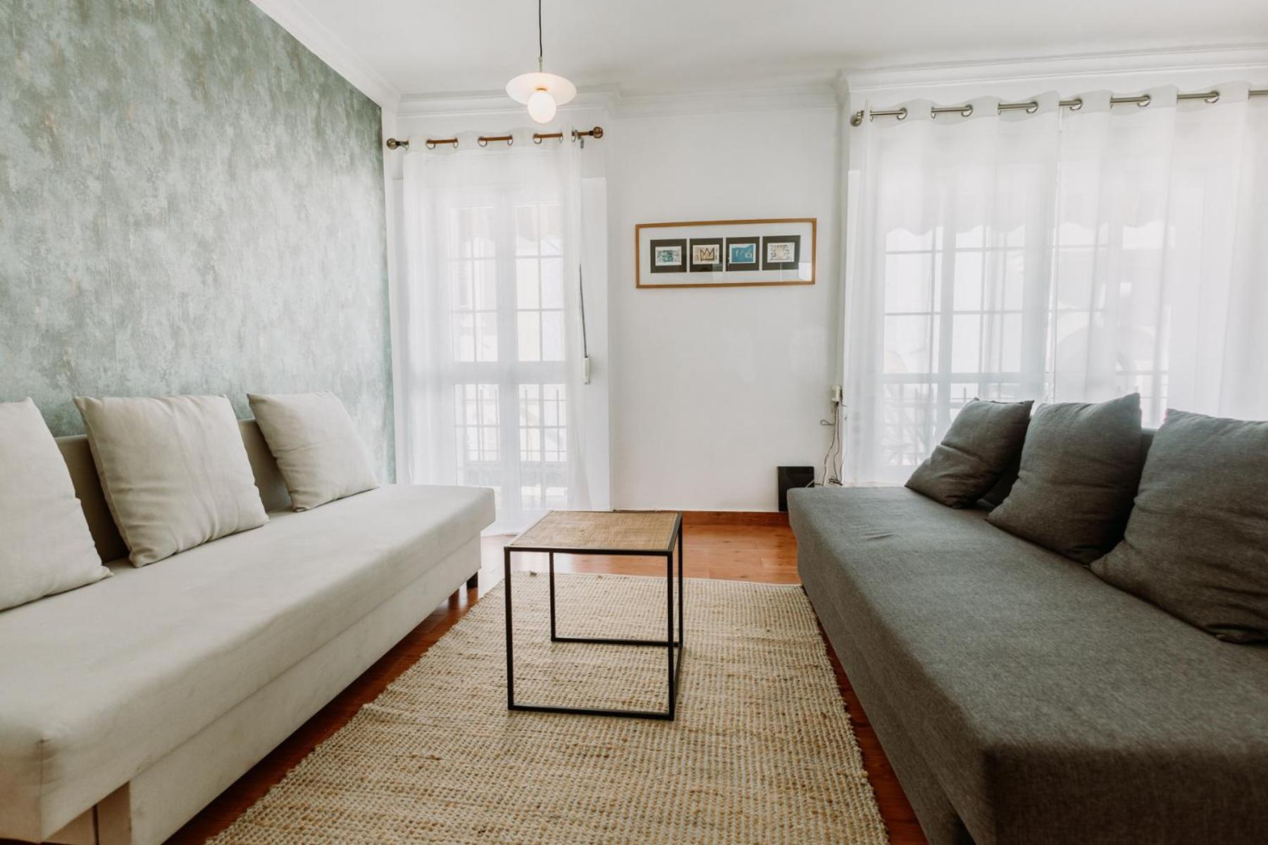Spacious Central Apartment — Photos 1