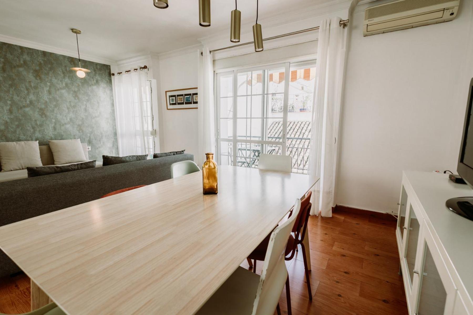 Spacious Central Apartment — Photos 3